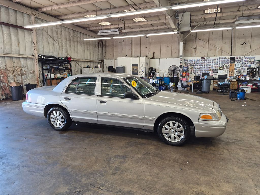 Silver 2007 Ford Crown Victoria Sedan Rear-Wheel Drive 4-Speed Automatic Overdrive