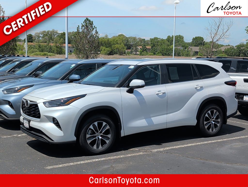 White (Wind Chill Pearl) 2025 Toyota Highlander XLE AWD SUV / Crossover All-Wheel Drive 8-Speed Automatic