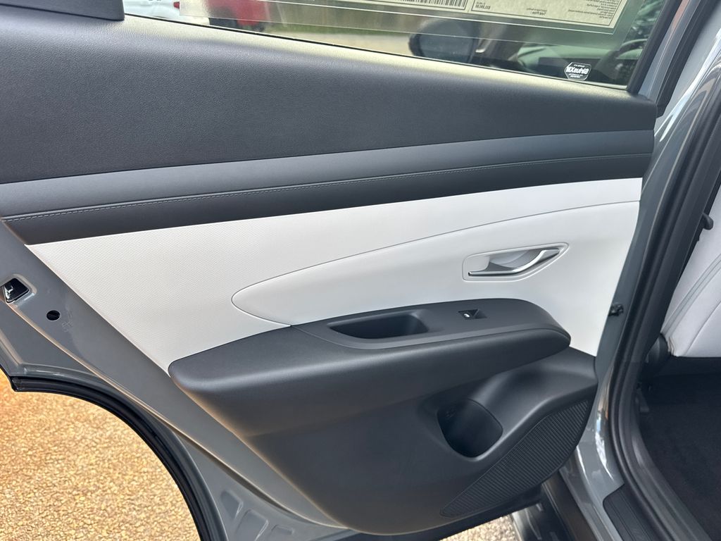 2025 Hyundai Tucson SEL photo 11