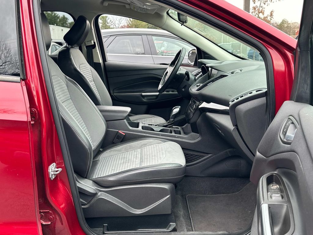 2019 Ford Escape SE photo