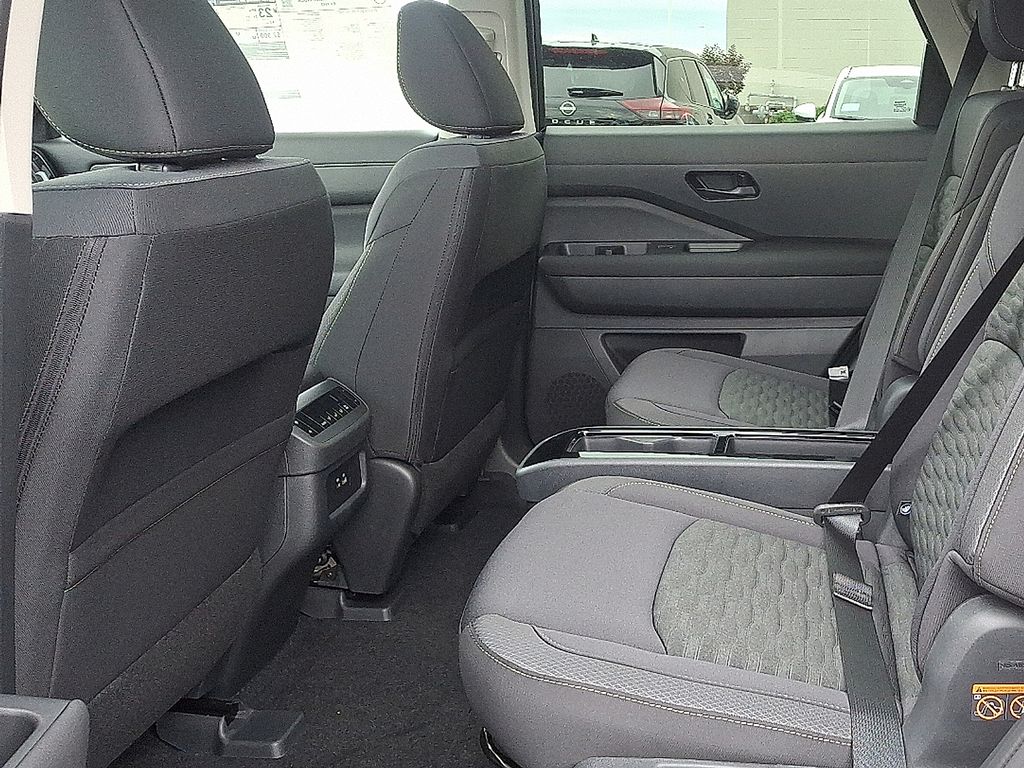 Thumbnail: 2025 Nissan Pathfinder - 8