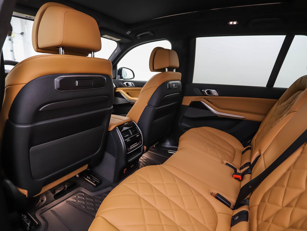 Thumbnail: 2026 BMW X7 - 22