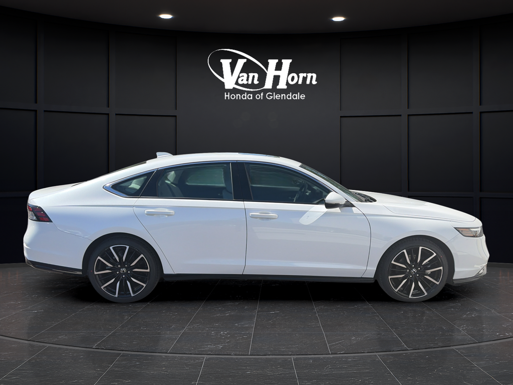 Certified Used 2025 Platinum White Honda Touring image 8