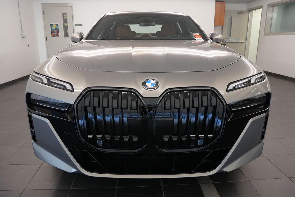 2025 BMW 7 Series 740i 8