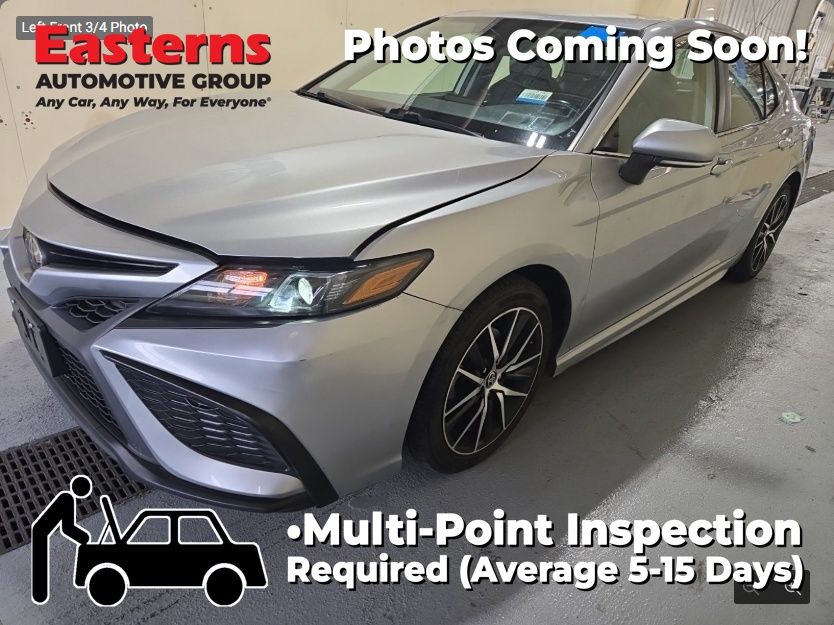 2022 Toyota Camry SE's photo