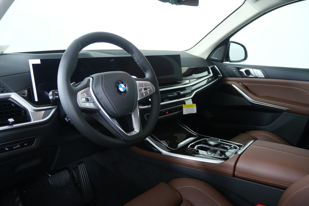 Thumbnail: 2026 BMW X7 - 13
