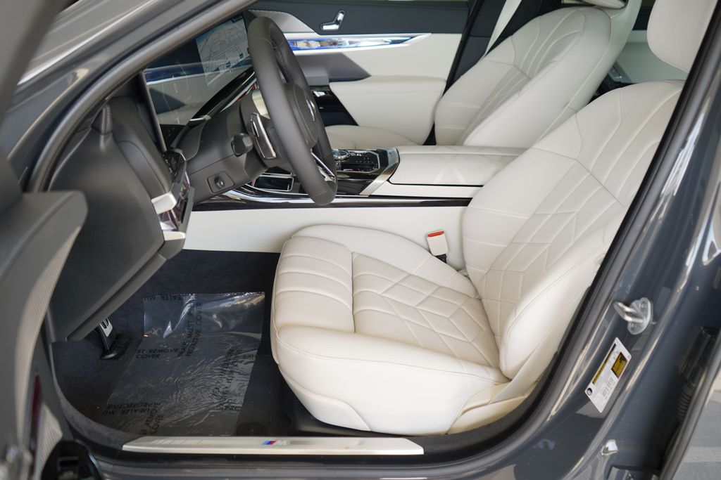 Thumbnail: 2026 BMW 7 Series - 11