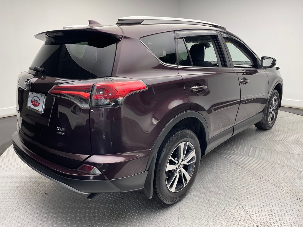 2018 Toyota RAV4 XLE 5