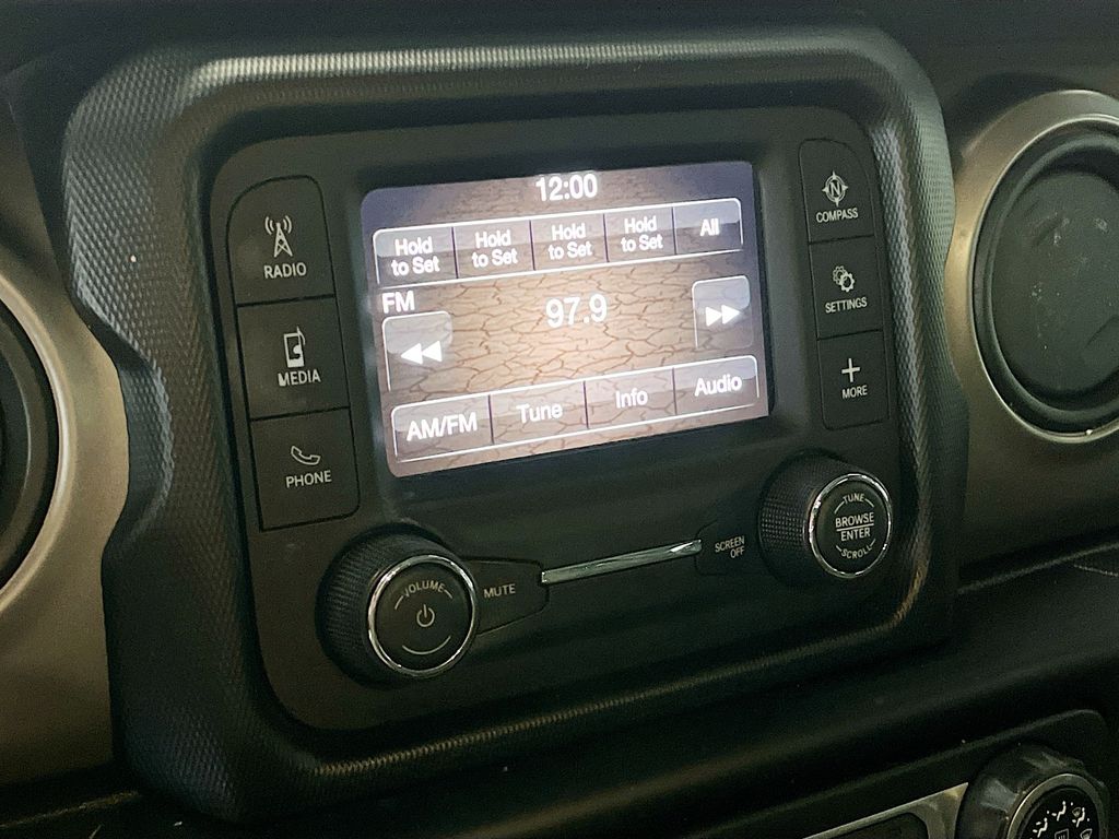 Used 2020 Bikini Pearlcoat Jeep Unlimited Sport S image 14
