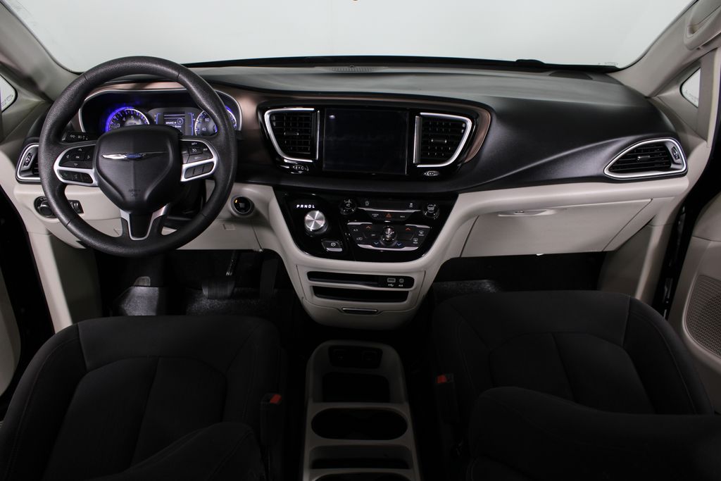 Used 2017 Chrysler Pacifica for sale in 