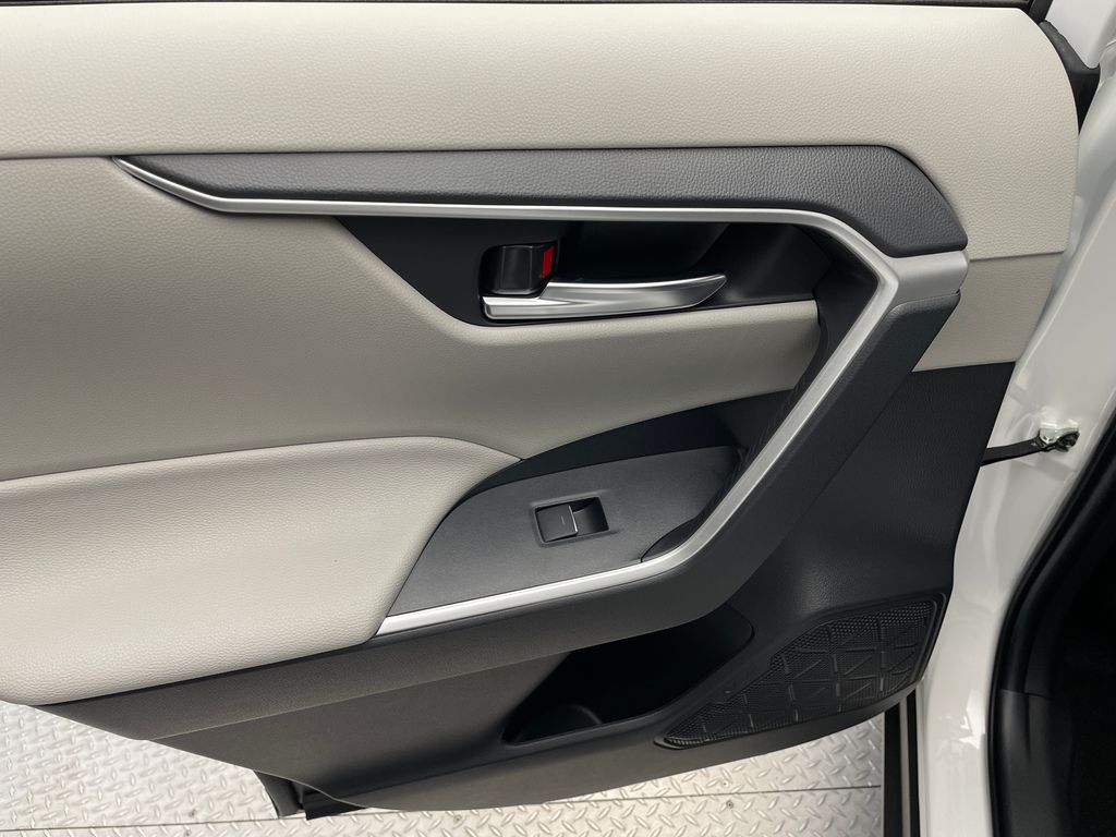 Thumbnail: 2025 Toyota RAV4 - 32