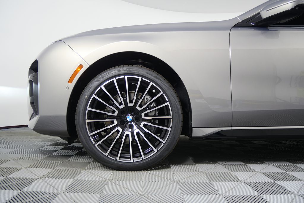 Thumbnail: 2025 BMW 7 Series - 7