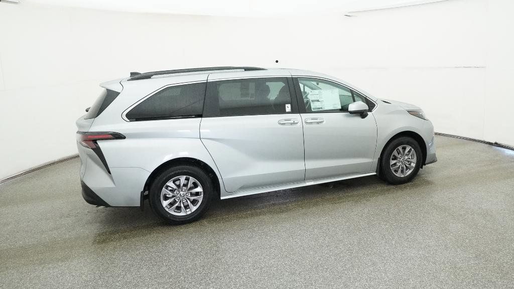 Thumbnail: 2025 Toyota Sienna - 23