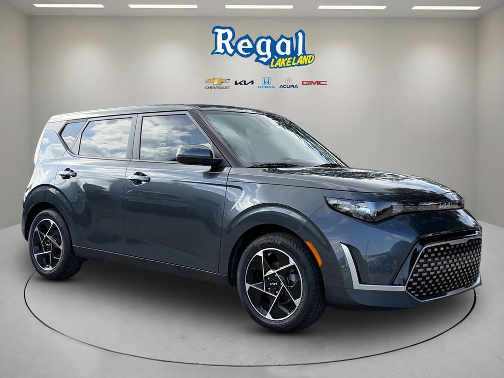 Gravity Gray 2023 Kia Soul SUV / Crossover Front-Wheel Drive Continuously Variable Transmission