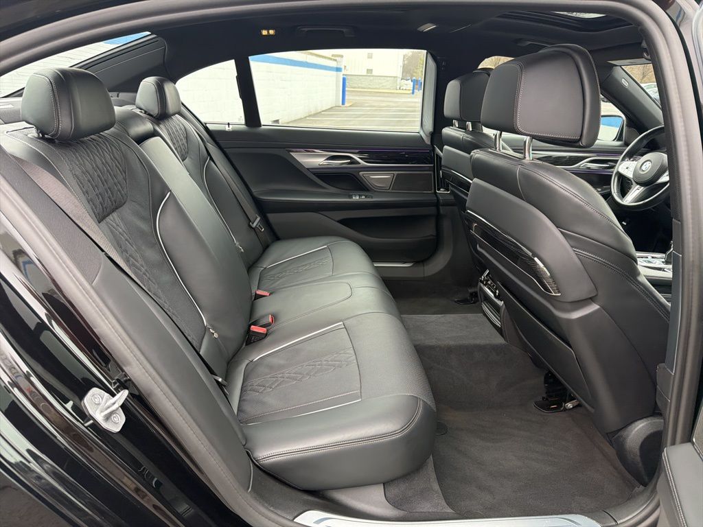 Thumbnail: 2022 BMW 7 Series - 24