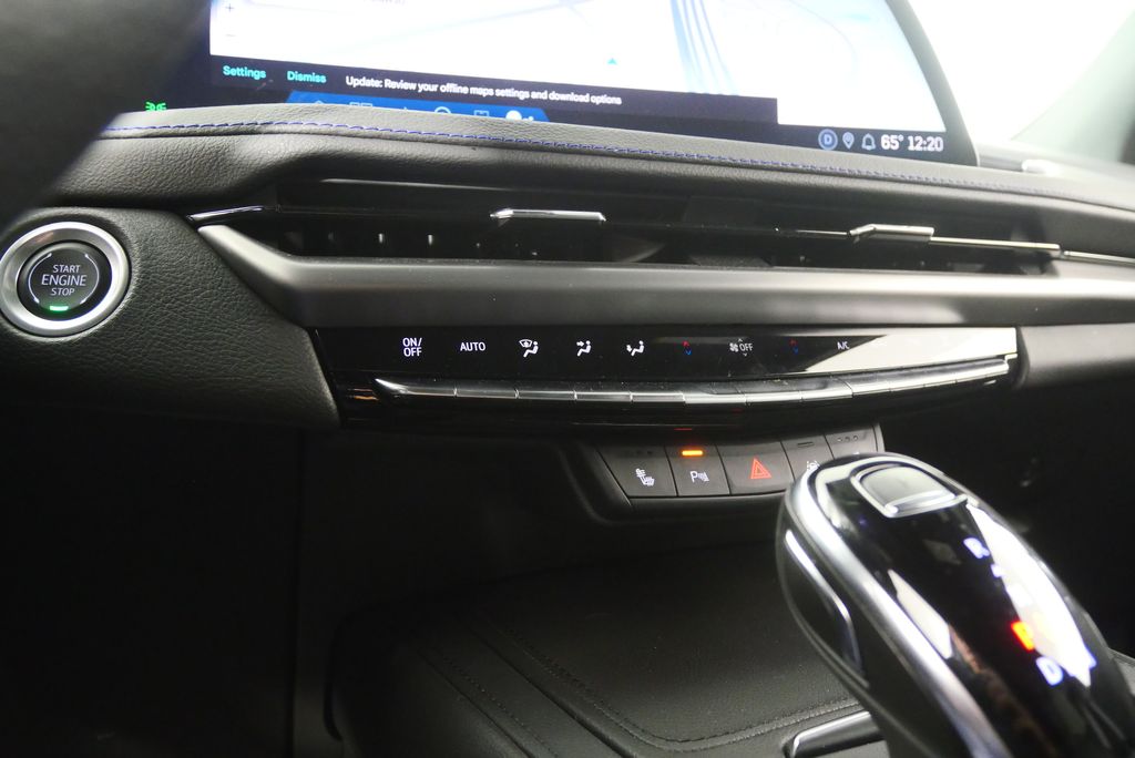 Thumbnail: 2024 Cadillac XT4 - 25