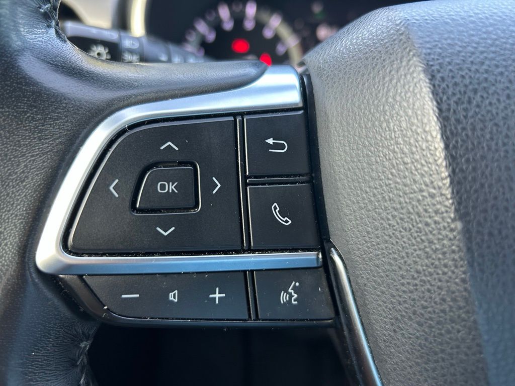 Thumbnail: 2020 Toyota Highlander - 27