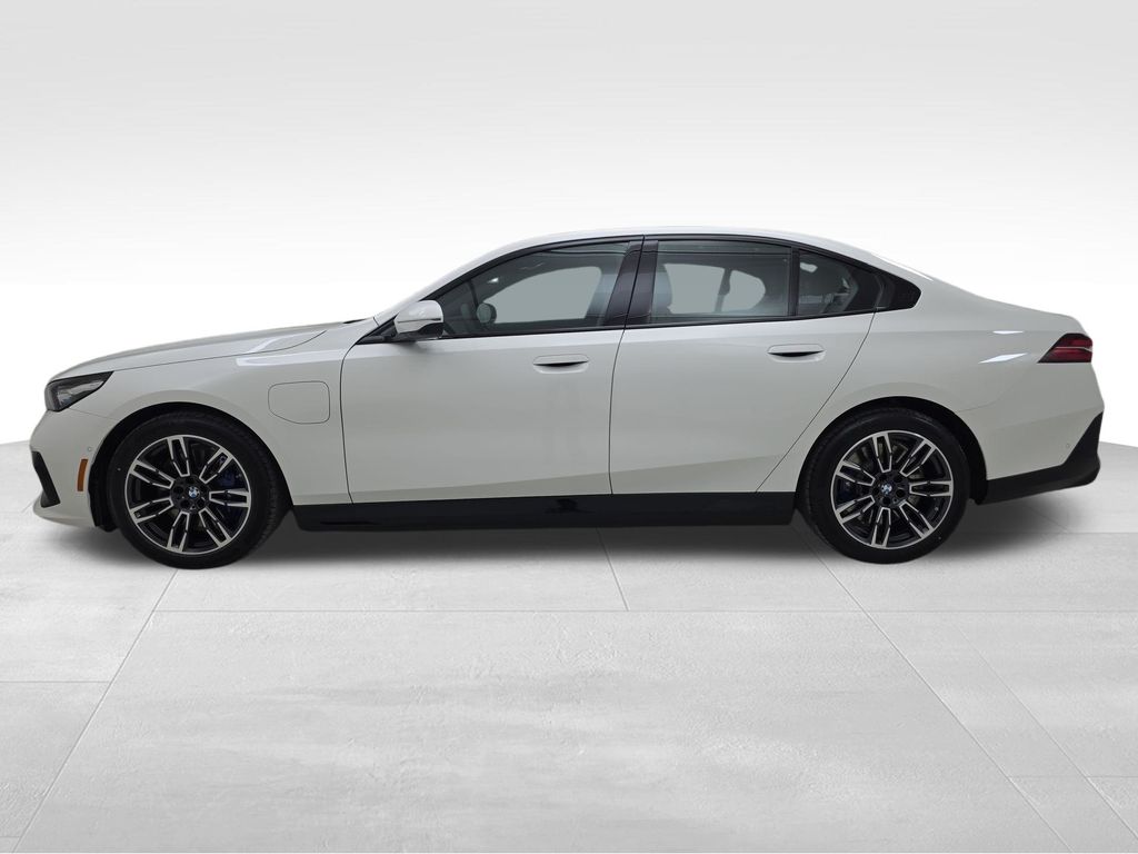 2026 Bmw 550e 550e xDrive photo 5