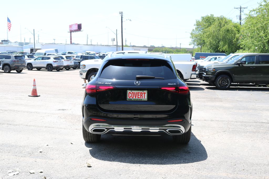 Used 2025  Mercedes-Benz GLC 300 image 4