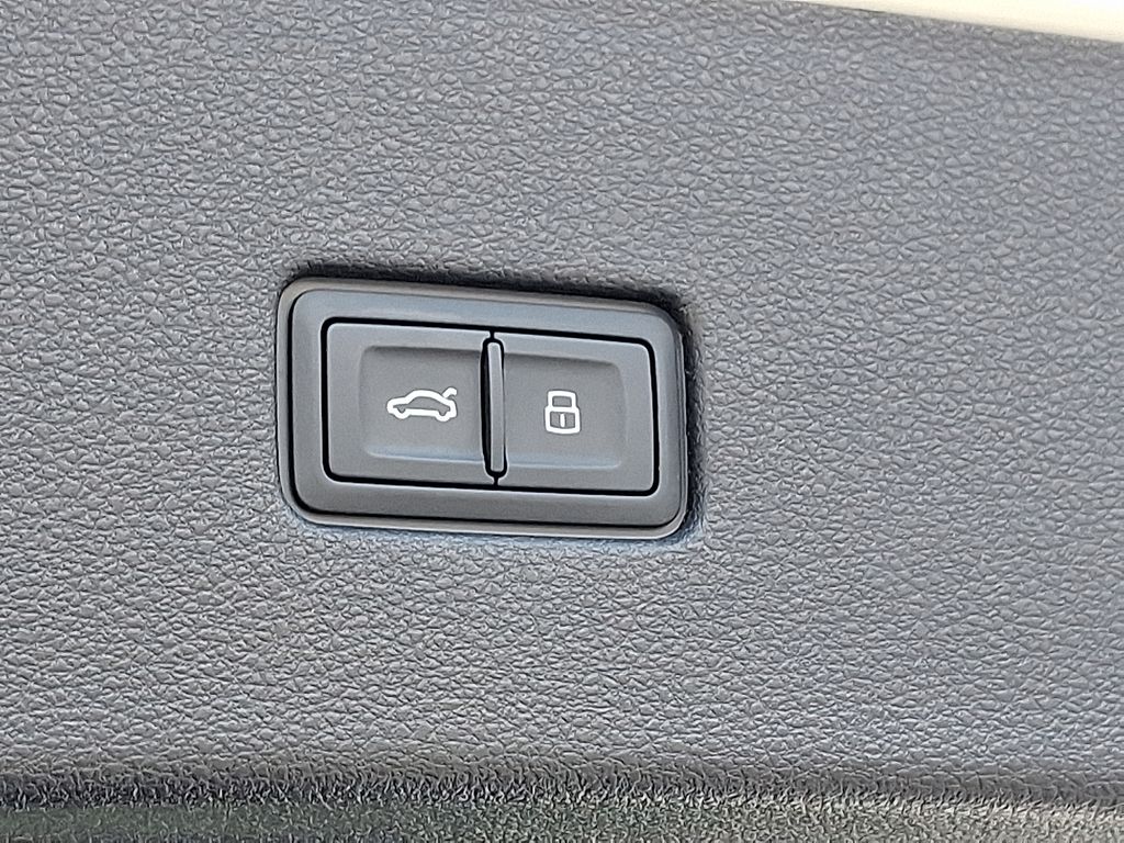 Thumbnail: 2019 Audi Q8 - 29