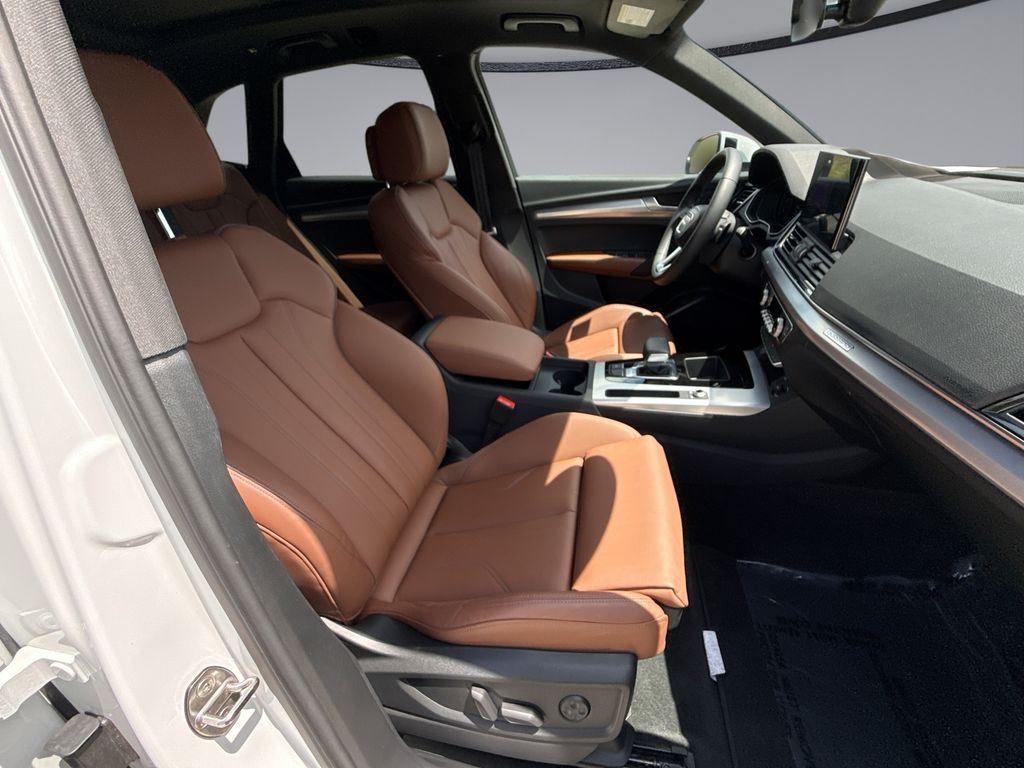 Thumbnail: 2025 Audi Q5 - 16