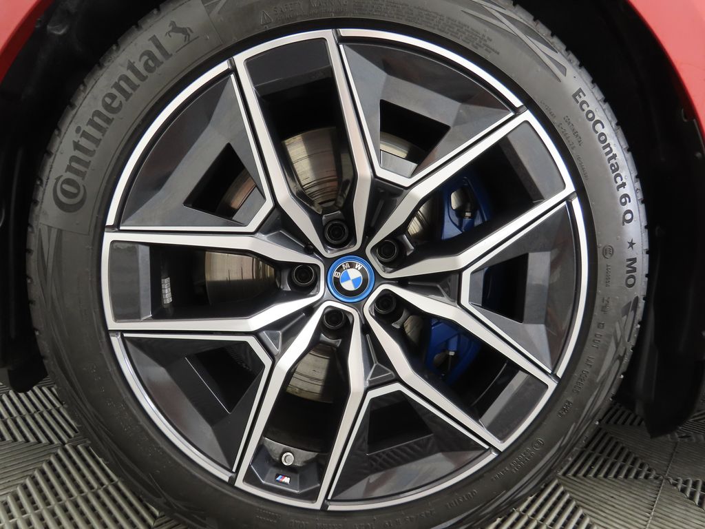 Thumbnail: 2025 BMW i5 - 32