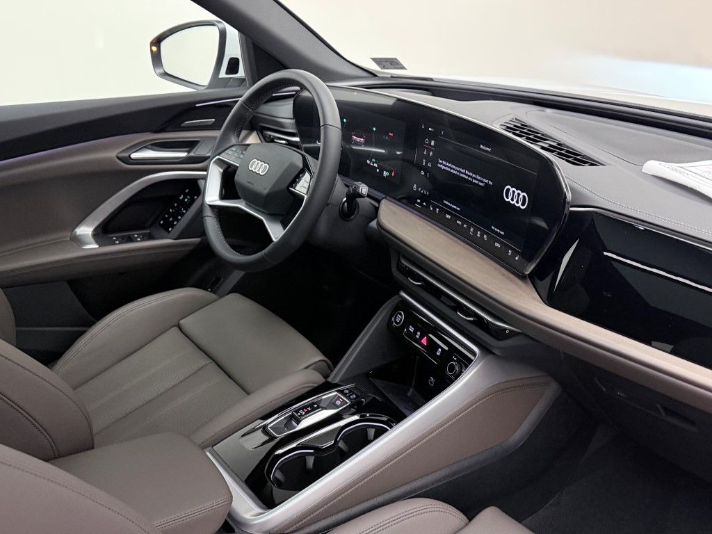 Thumbnail: 2025 Audi Q5 - 16