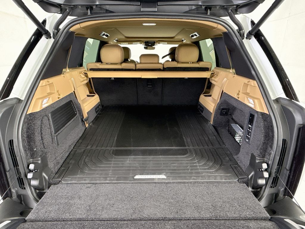 Thumbnail: 2026 Land Rover Range Rover - 27