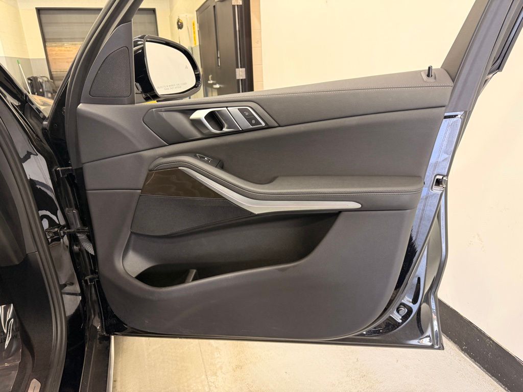 Thumbnail: 2022 BMW X5 - 28