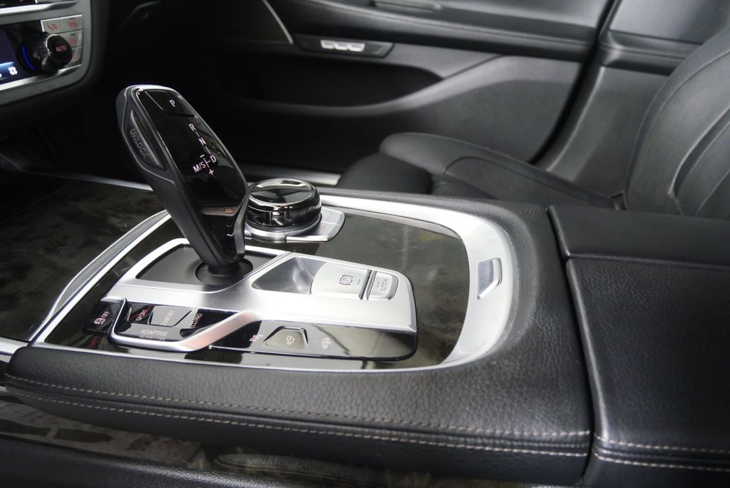 Thumbnail: 2017 BMW 7 Series - 24
