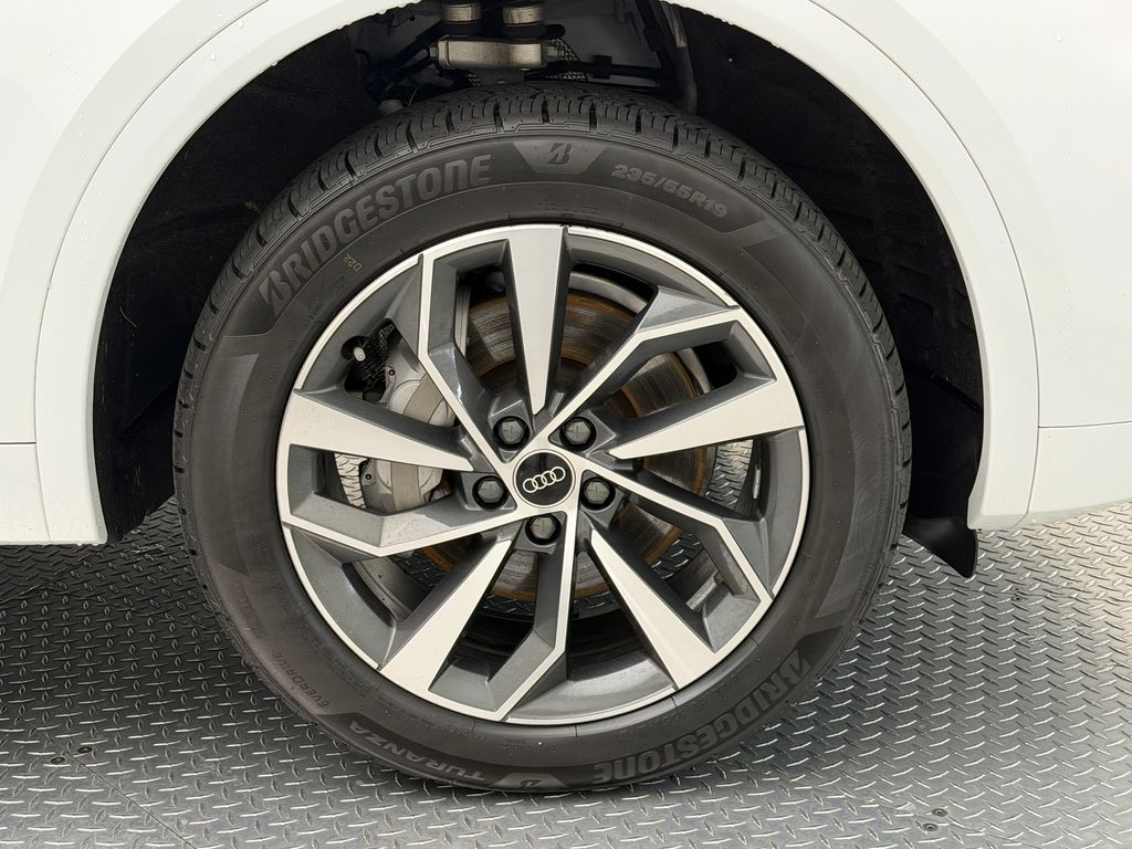 Thumbnail: 2024 Audi Q5 - 11