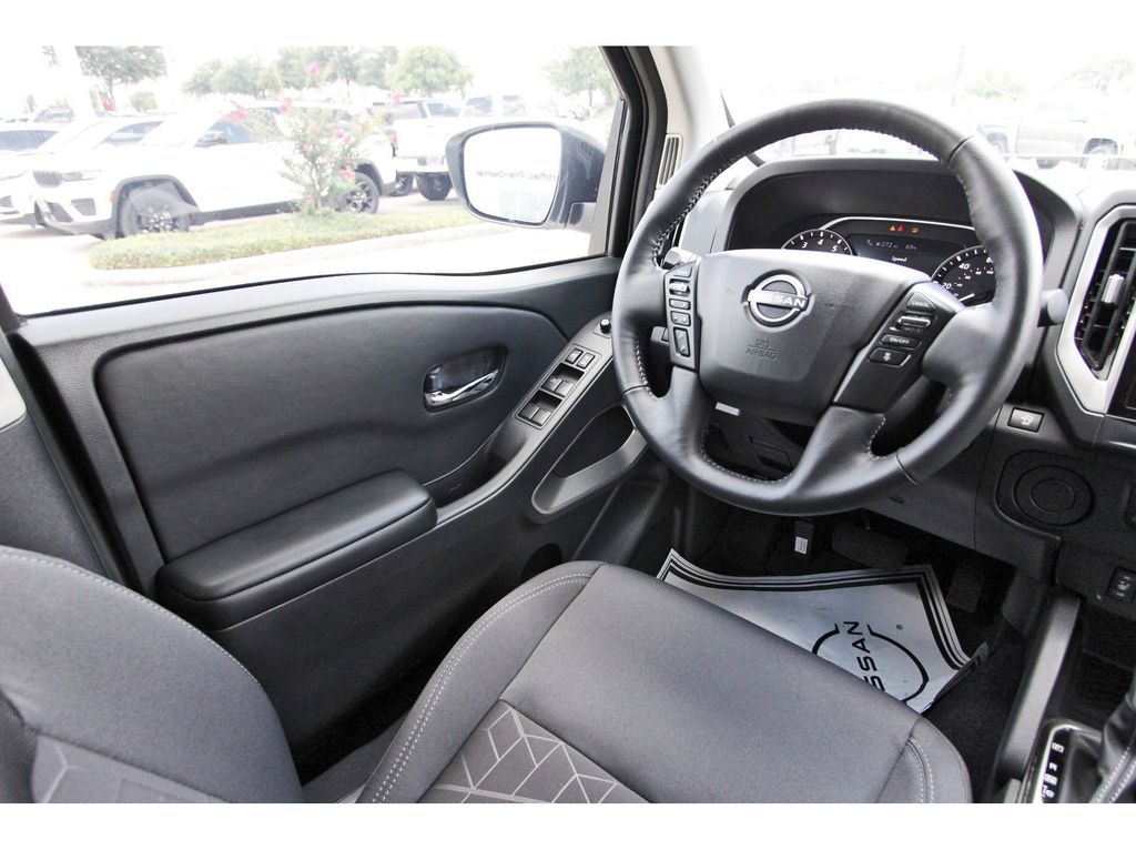 2025 Nissan Frontier SV - 5