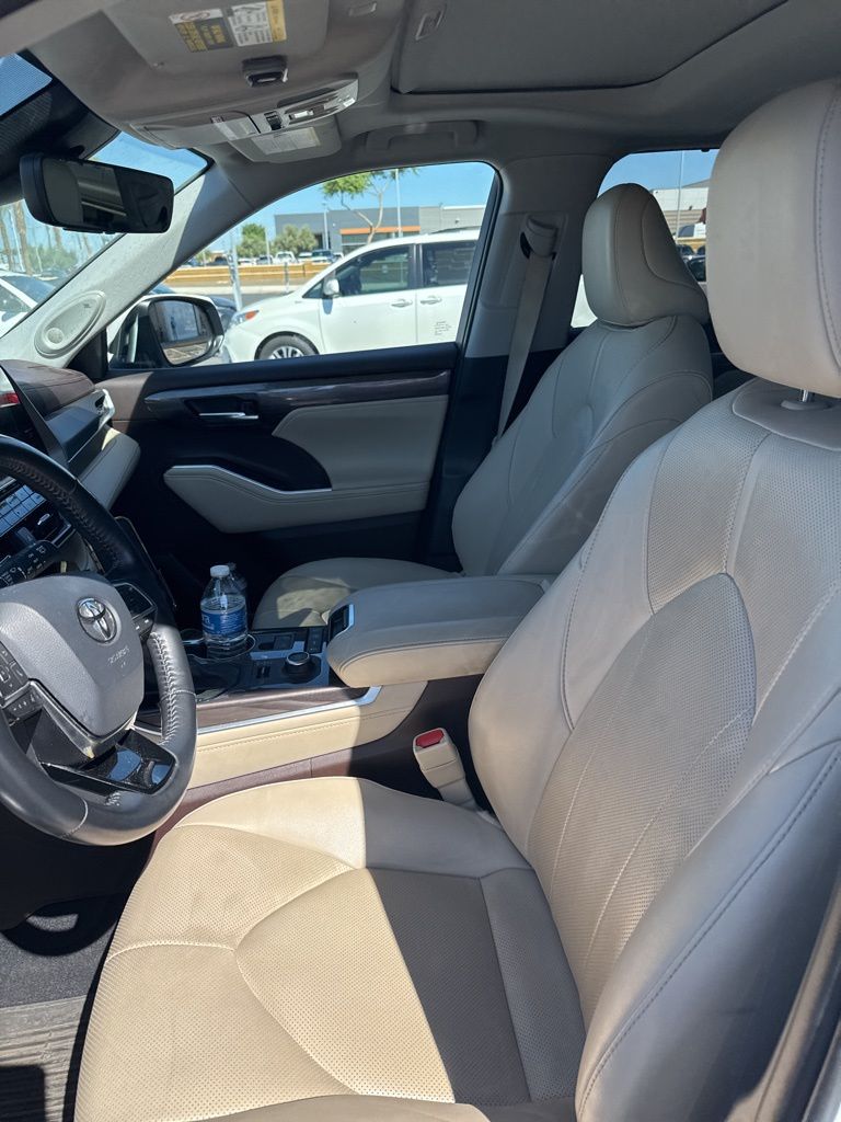 Thumbnail: 2021 Toyota Highlander - 7