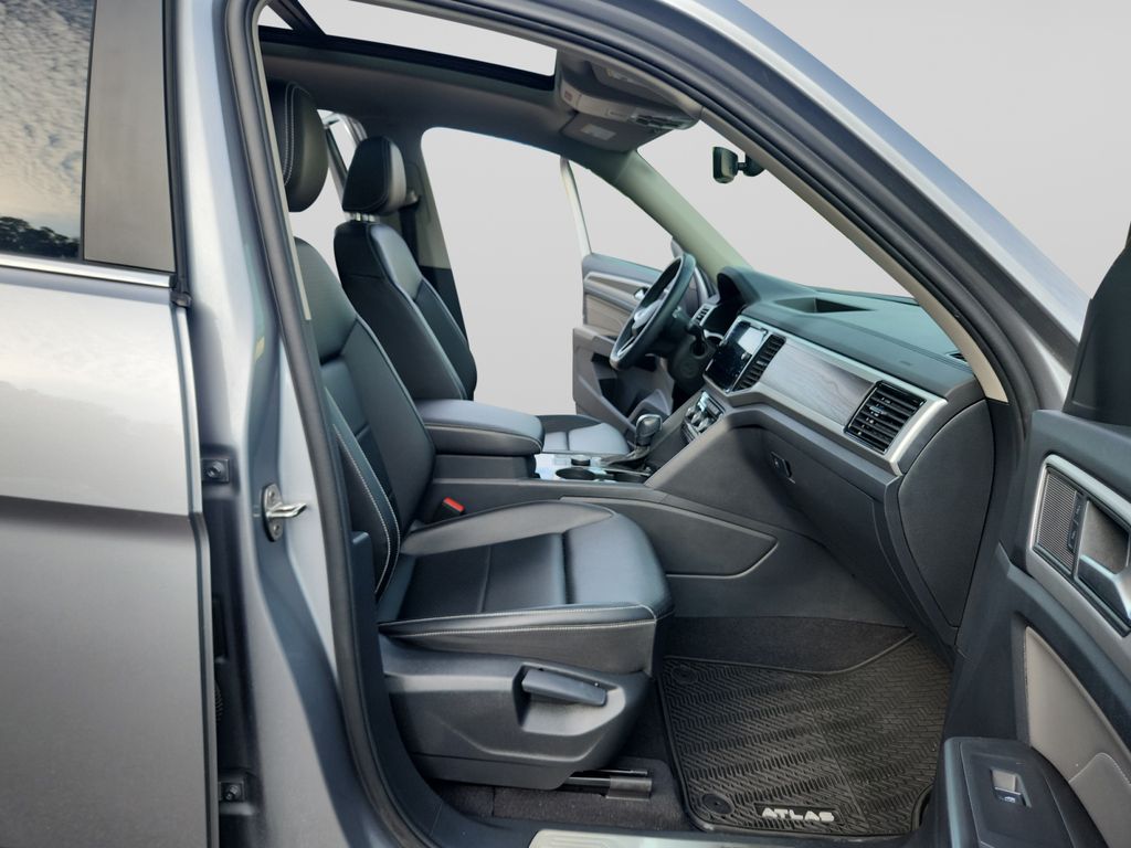 2022 Volkswagen Atlas 3.6L V6 SE w/Technology Silver at Subaru and VW of Moon Township