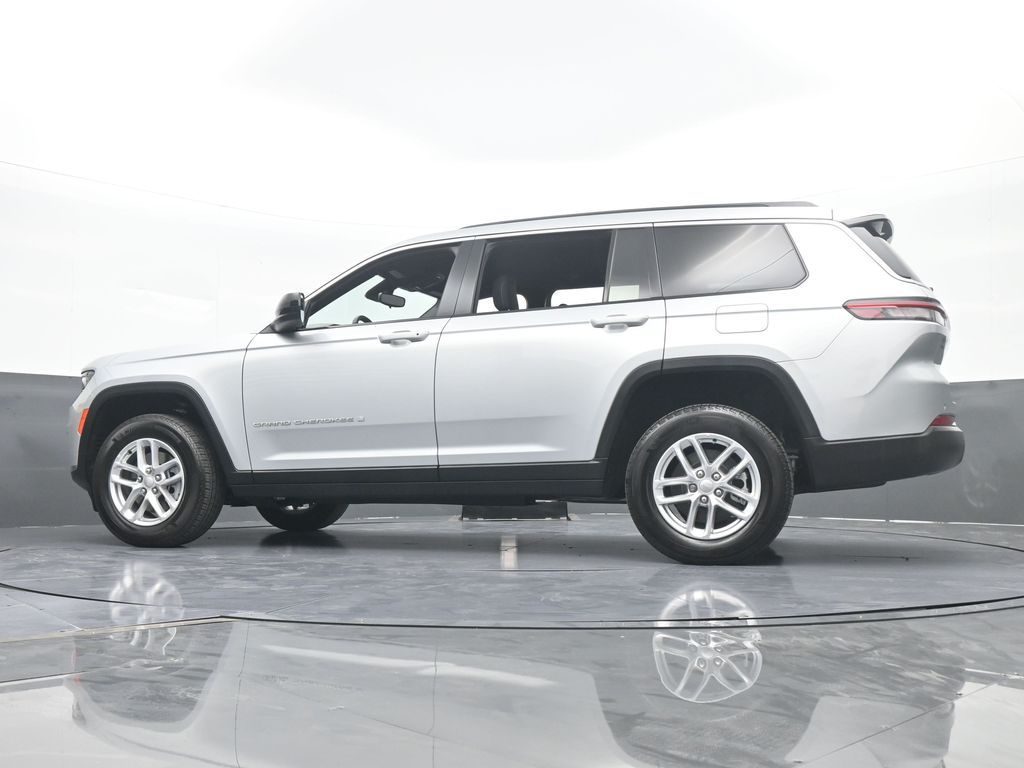 Used 2024 Silver Zynith Jeep Laredo image 59