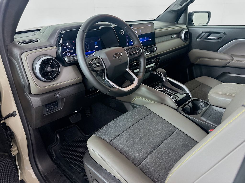 Thumbnail: 2024 Chevrolet Colorado - 9