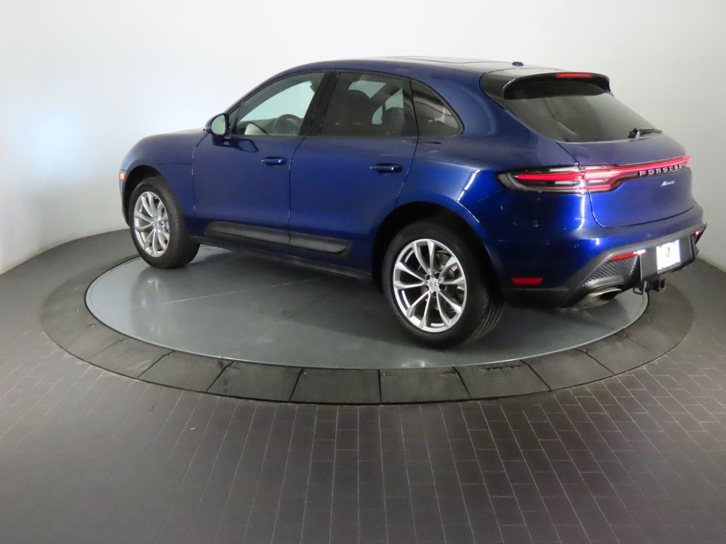 Thumbnail: 2024 Porsche Macan - 3