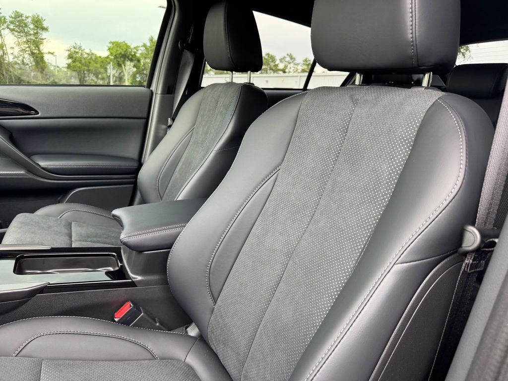 2025 Mitsubishi Eclipse Cross SEL photo 28