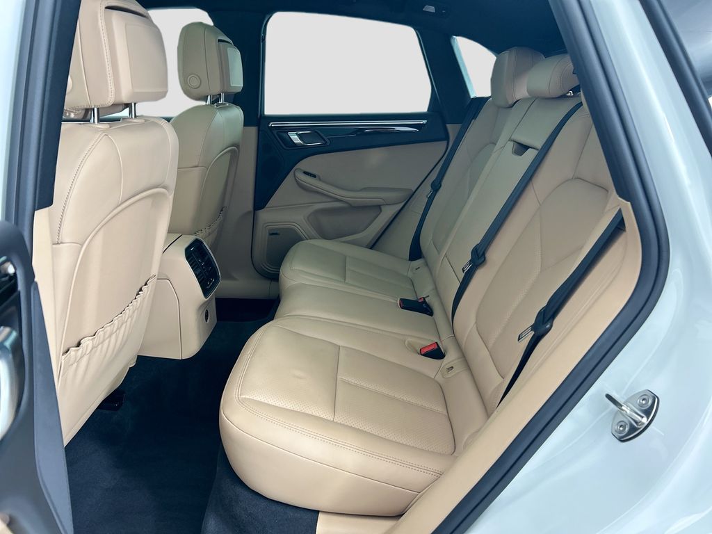 Thumbnail: 2025 Porsche Macan - 18