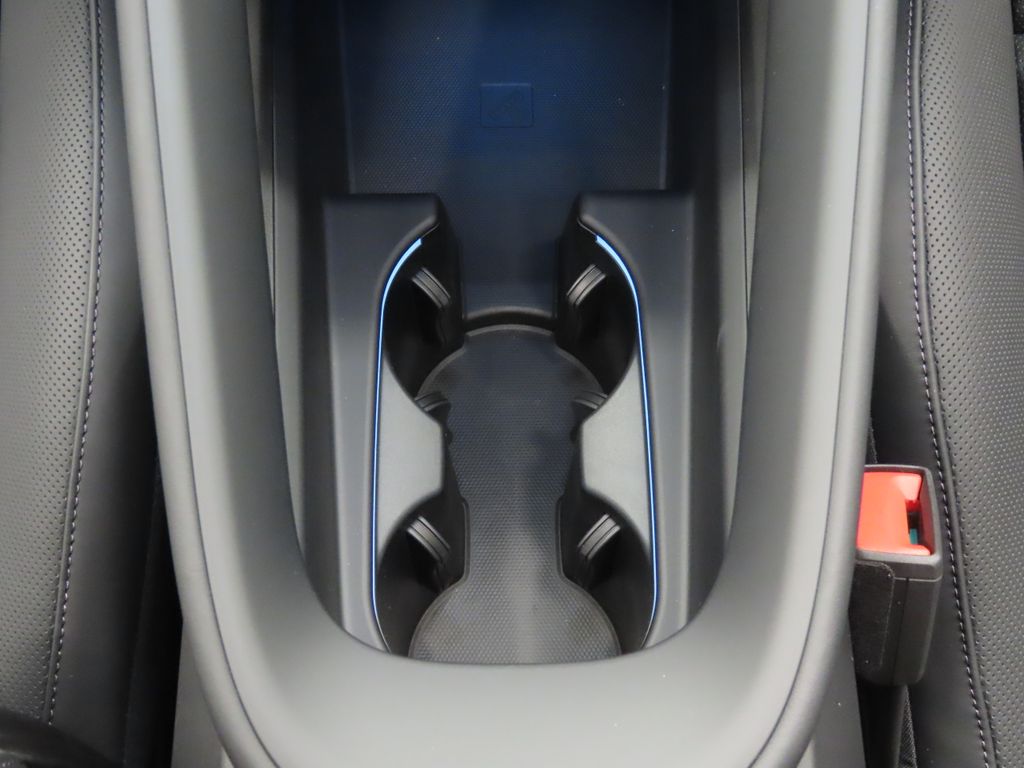 Thumbnail: 2026 Porsche Macan - 32