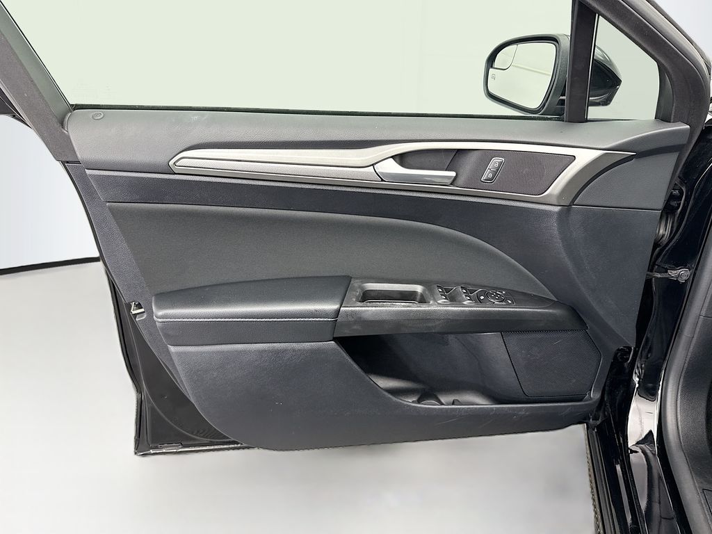 Thumbnail: 2018 Ford Fusion - 22