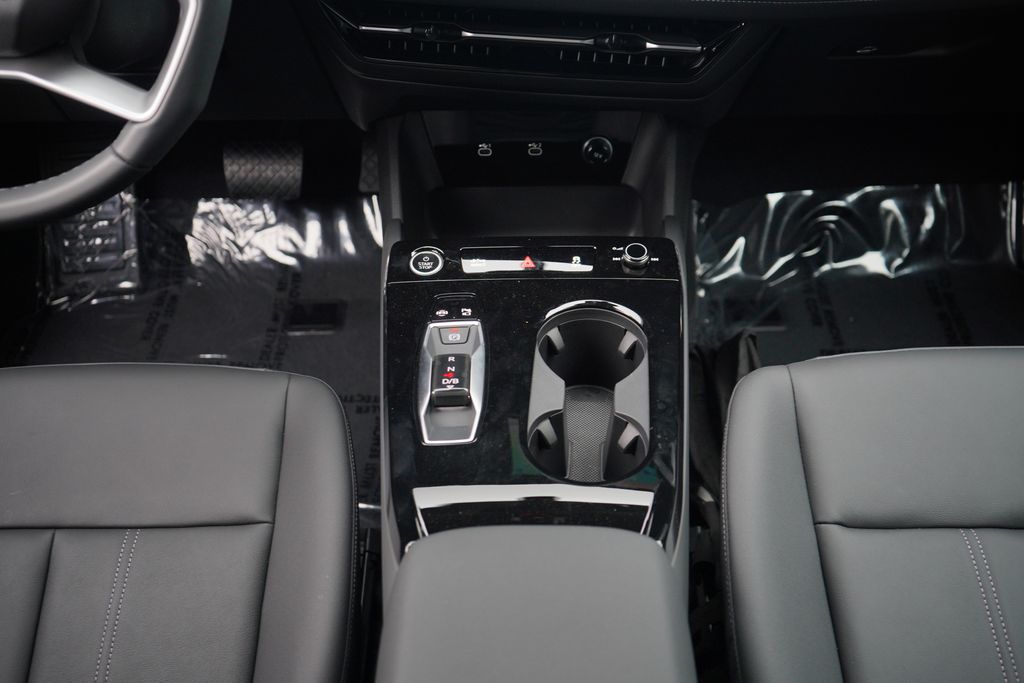 Thumbnail: 2025 Audi Q6 e-tron - 9