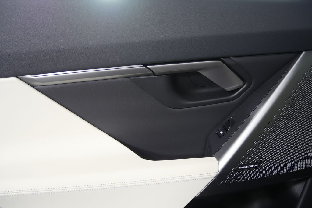 Thumbnail: 2025 BMW 5 Series - 13