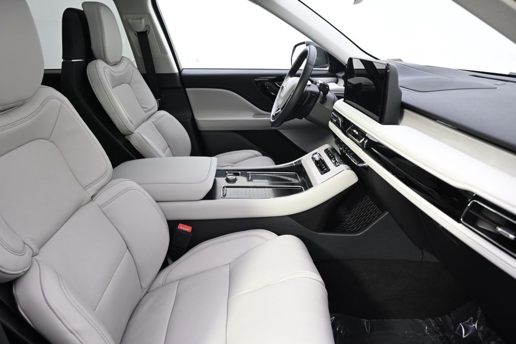 New 2026 White Lincoln Reserve image 16