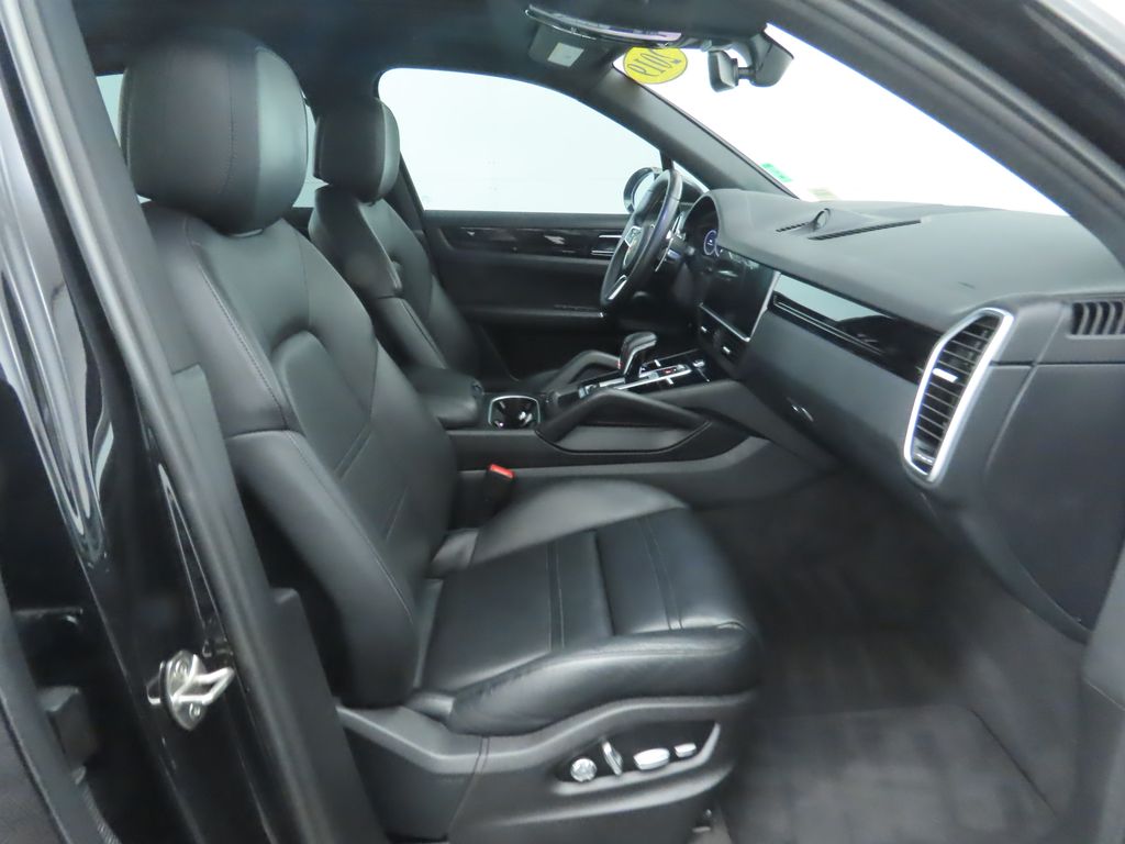 Thumbnail: 2019 Porsche Cayenne - 21