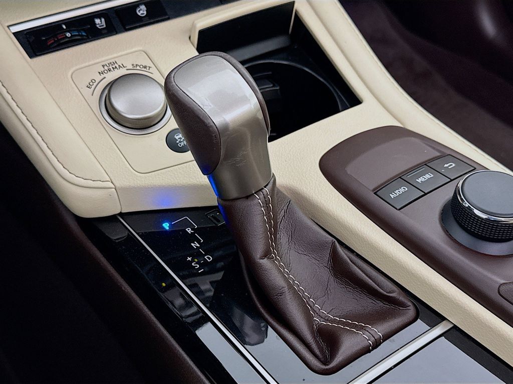 Thumbnail: 2017 Lexus ES - 16