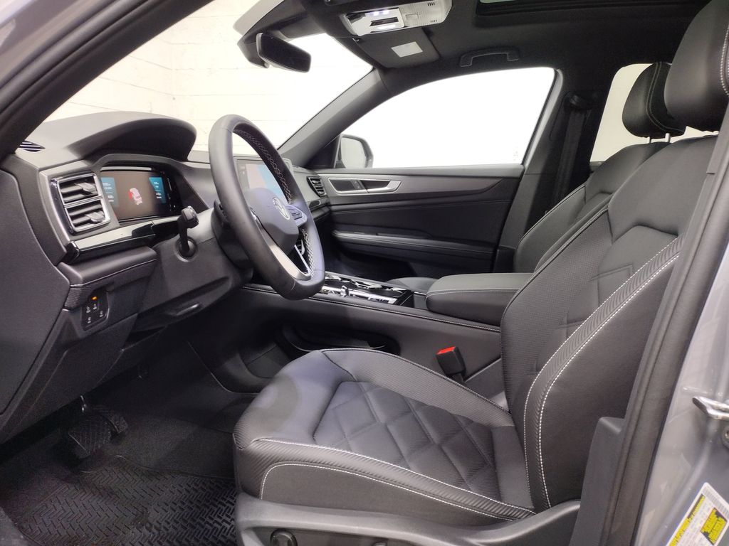 2025 Volkswagen Atlas Cross Sport 2.0T SE w/Technology