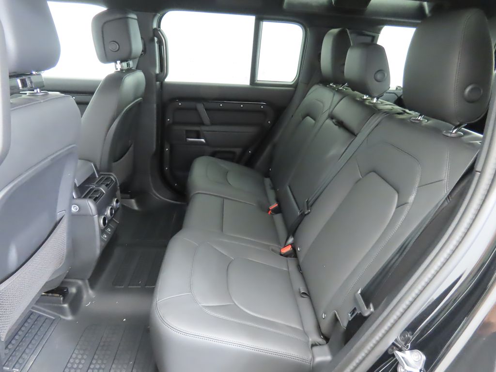 2025 Land Rover Defender 110 21