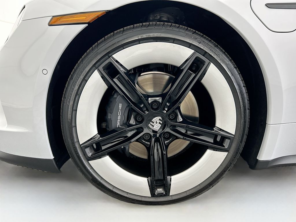 Thumbnail: 2026 Porsche Taycan - 31