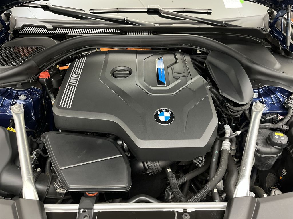 Thumbnail: 2022 BMW 5 Series - 27